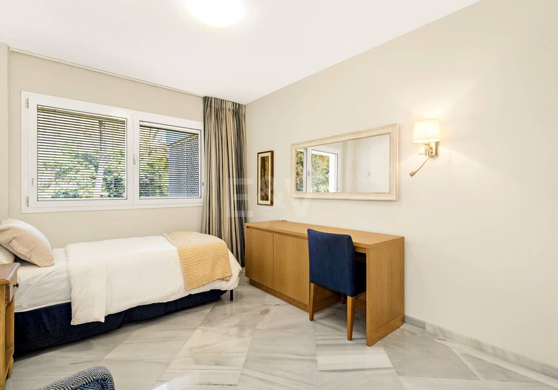 Precioso apartamento en esquina de 4 dormitorios en Don Gonzalo, Marbella