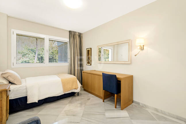 Precioso apartamento en esquina de 4 dormitorios en Don Gonzalo, Marbella