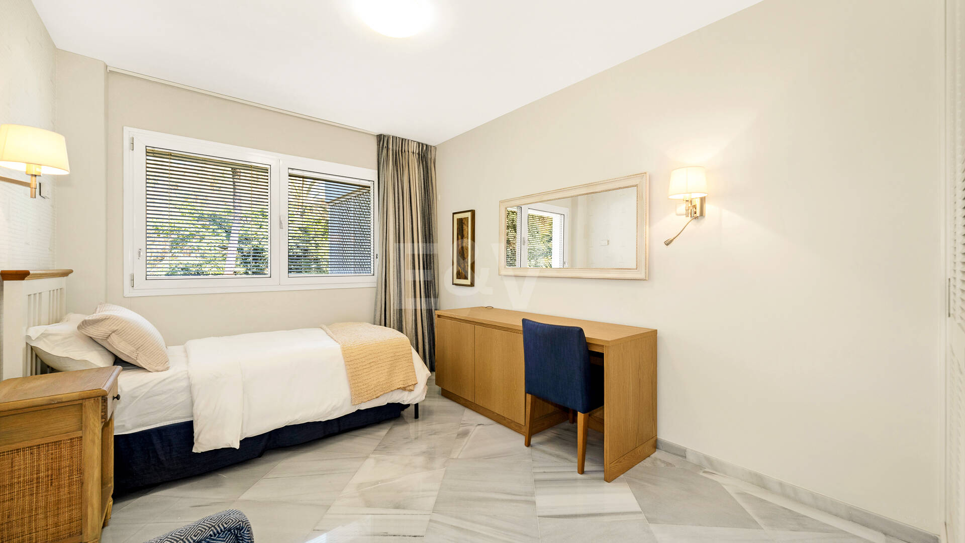 Precioso apartamento en esquina de 4 dormitorios en Don Gonzalo, Marbella