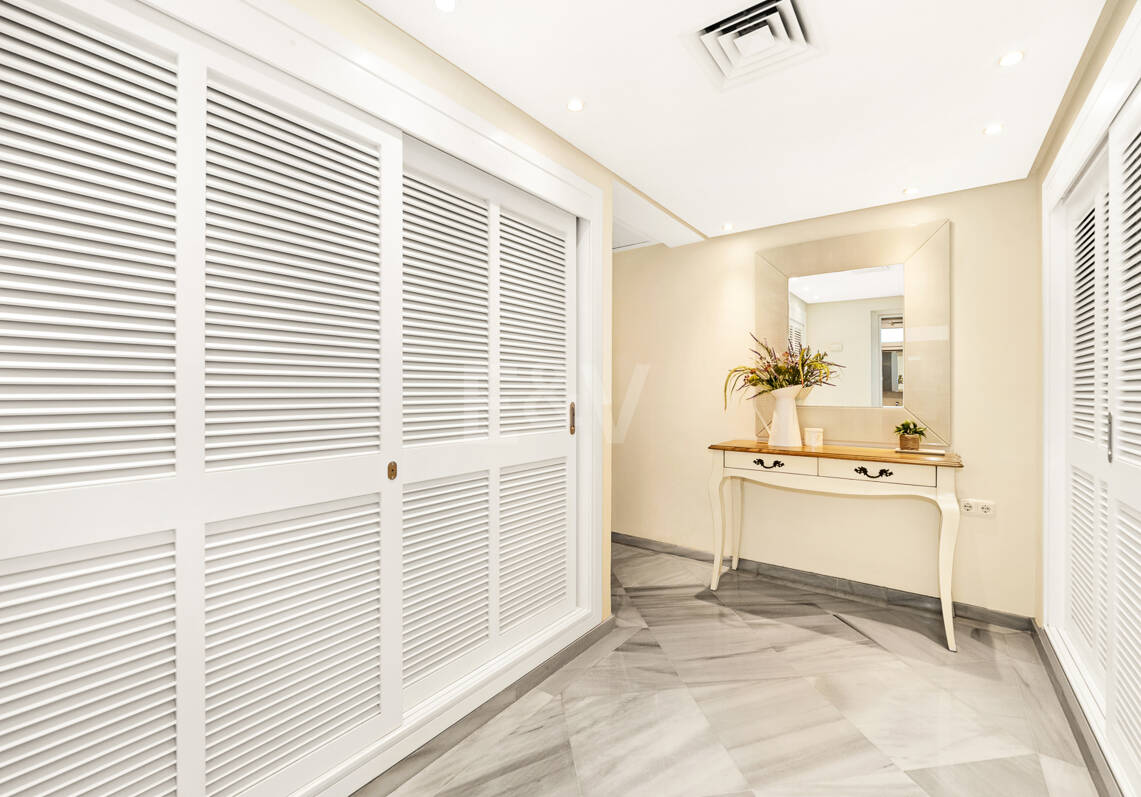 Precioso apartamento en esquina de 4 dormitorios en Don Gonzalo, Marbella