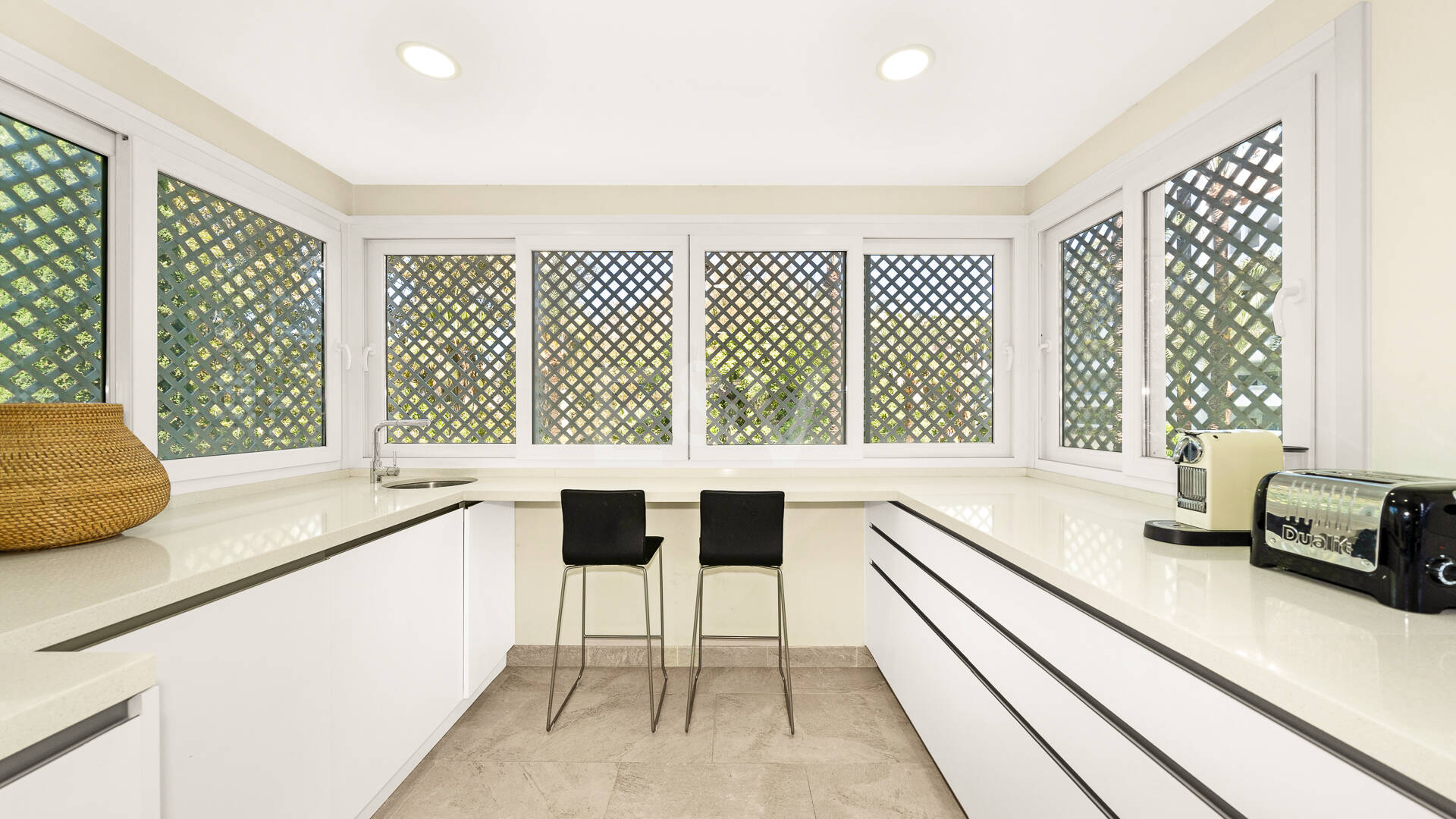 Precioso apartamento en esquina de 4 dormitorios en Don Gonzalo, Marbella