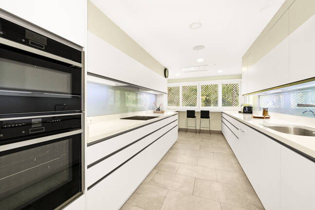 Precioso apartamento en esquina de 4 dormitorios en Don Gonzalo, Marbella