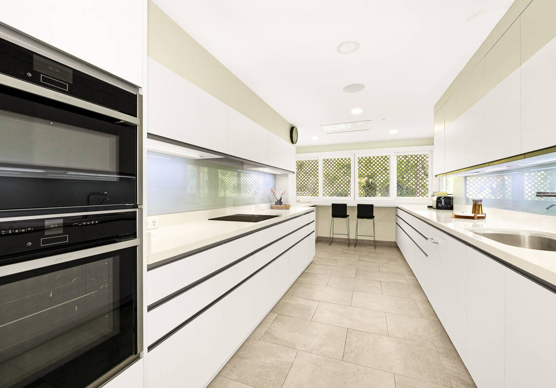 Precioso apartamento en esquina de 4 dormitorios en Don Gonzalo, Marbella