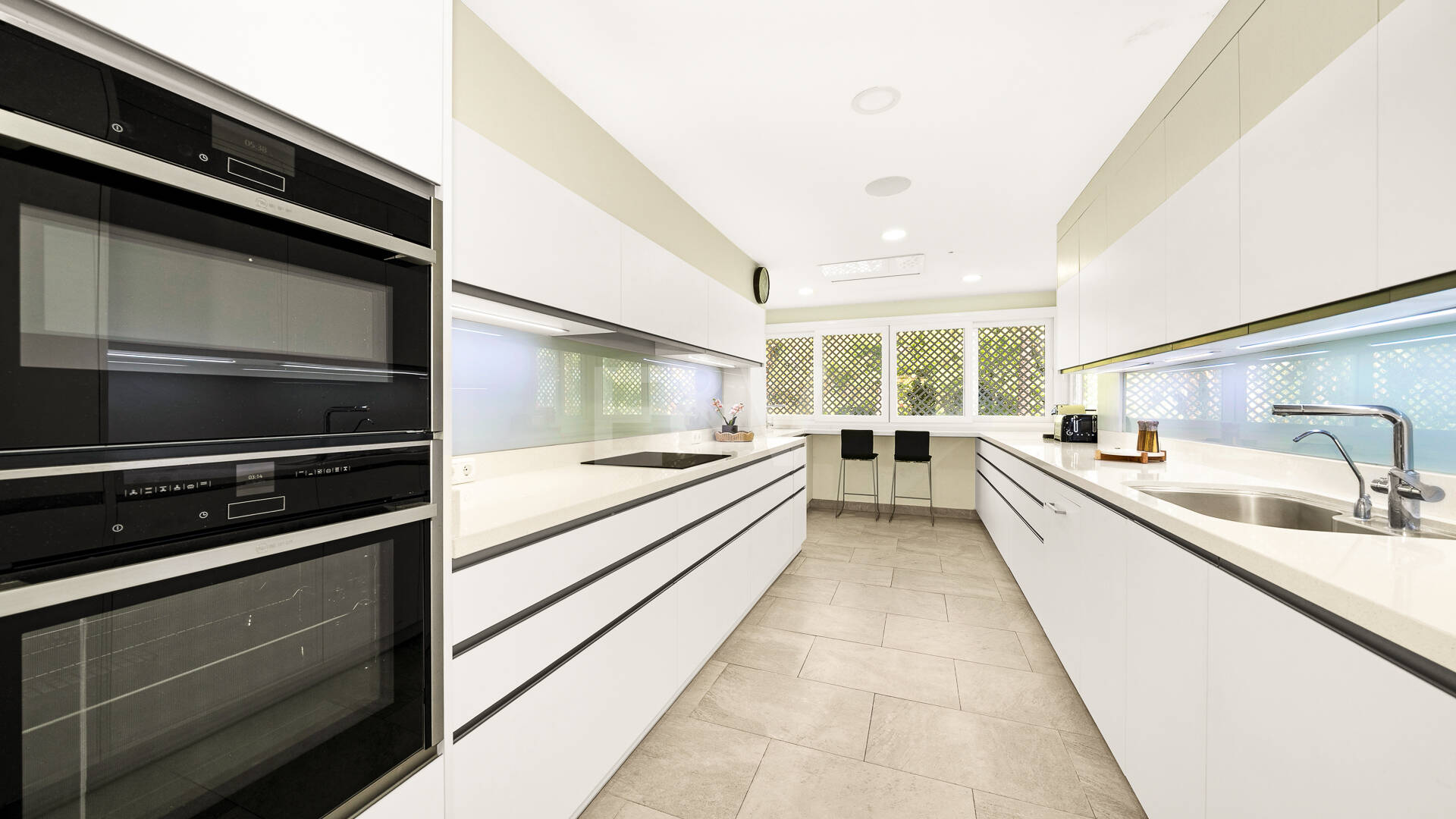 Precioso apartamento en esquina de 4 dormitorios en Don Gonzalo, Marbella
