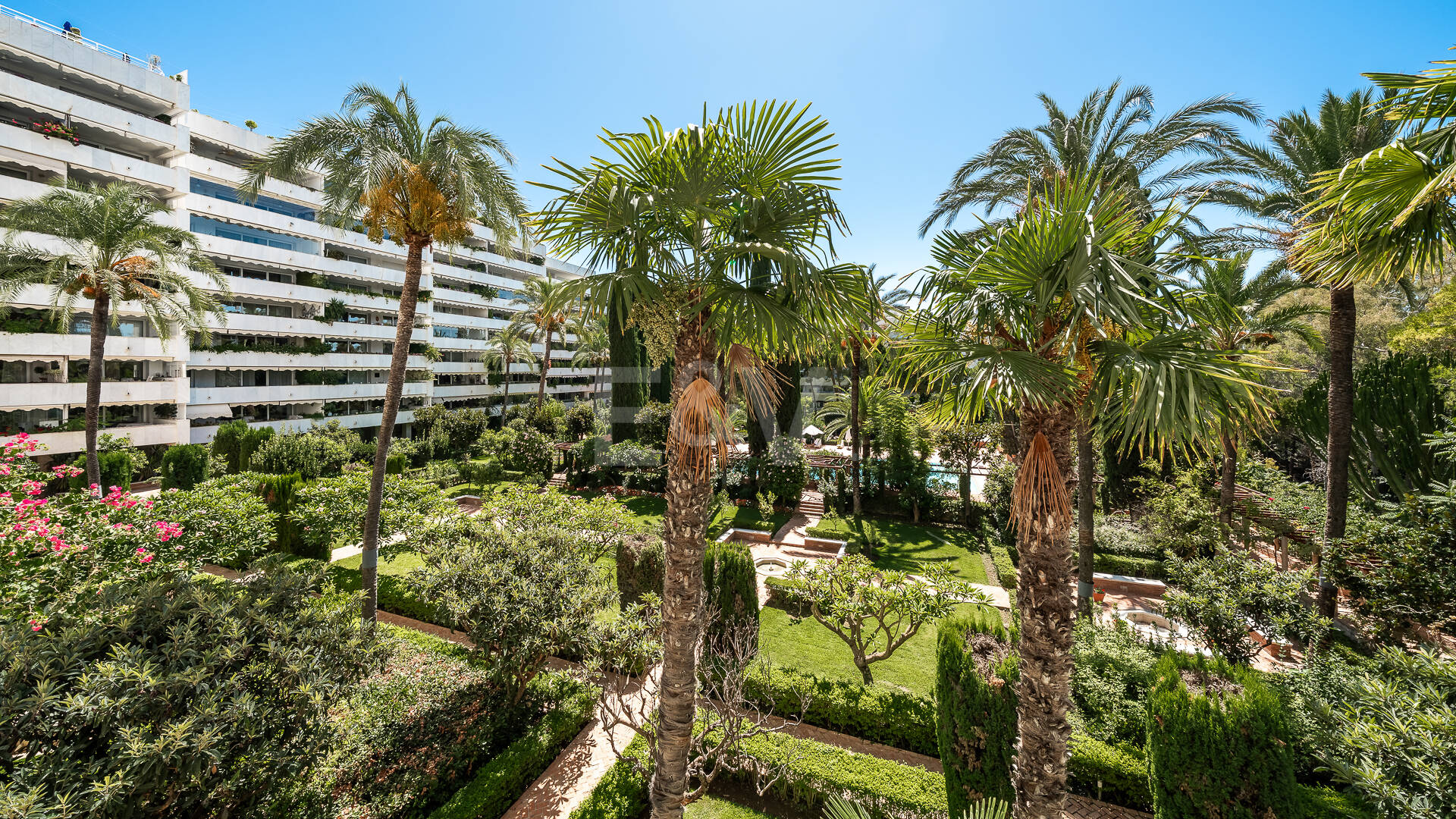 Precioso apartamento en esquina de 4 dormitorios en Don Gonzalo, Marbella