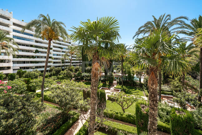 Precioso apartamento en esquina de 4 dormitorios en Don Gonzalo, Marbella
