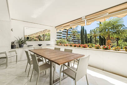 Precioso apartamento en esquina de 4 dormitorios en Don Gonzalo, Marbella