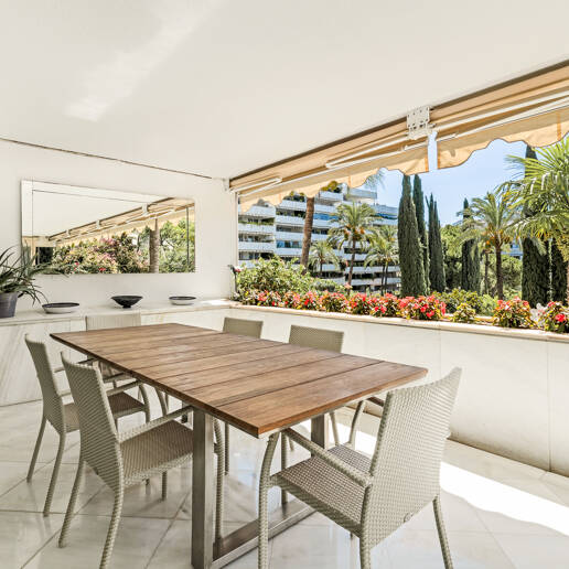 Precioso apartamento en esquina de 4 dormitorios en Don Gonzalo, Marbella