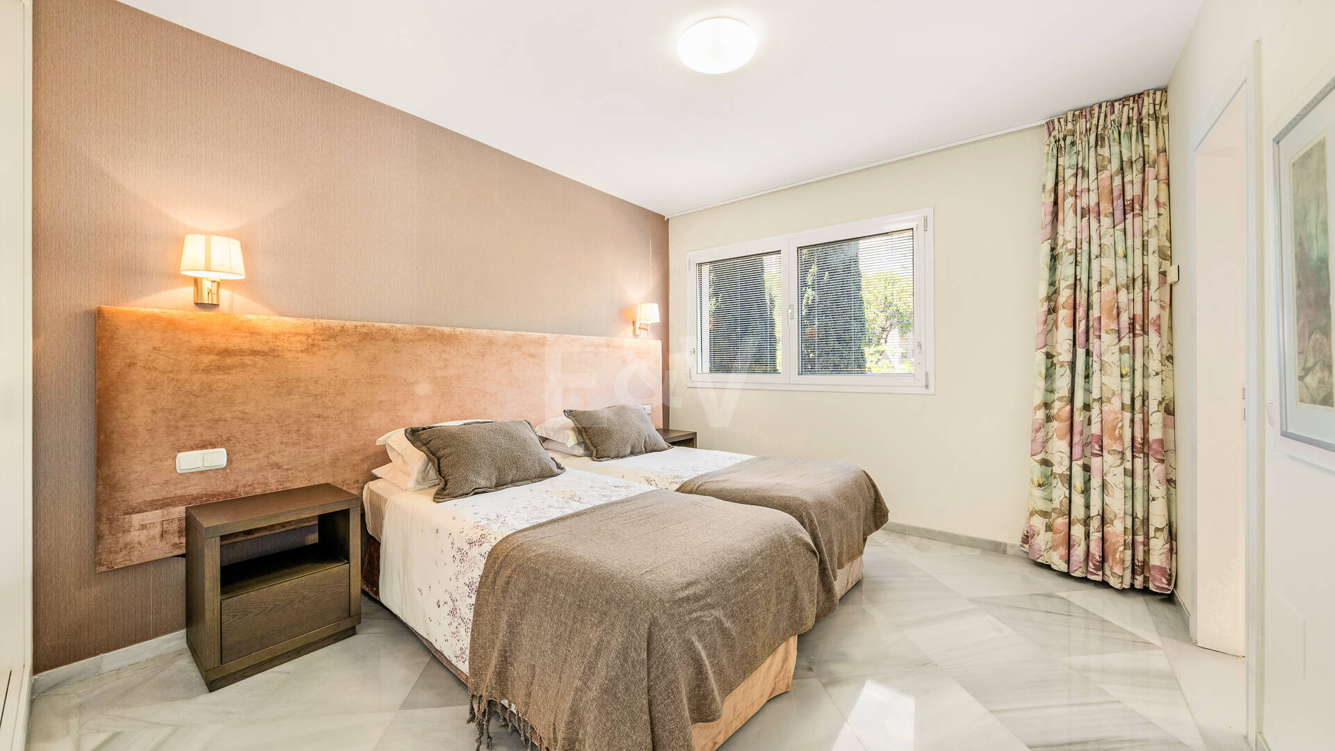 Precioso apartamento en esquina de 4 dormitorios en Don Gonzalo, Marbella