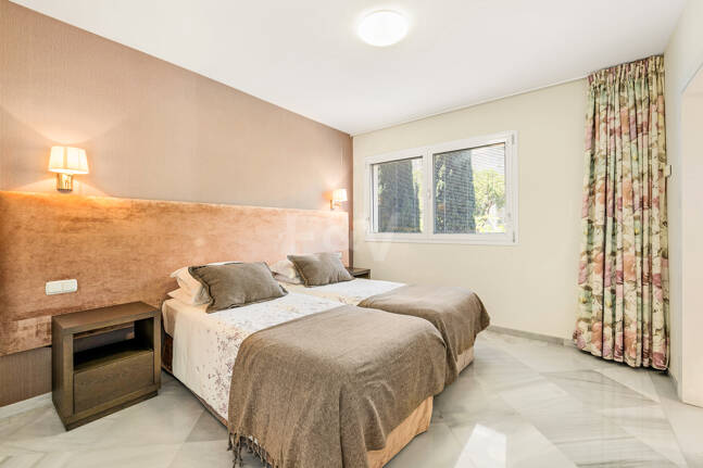 Precioso apartamento en esquina de 4 dormitorios en Don Gonzalo, Marbella