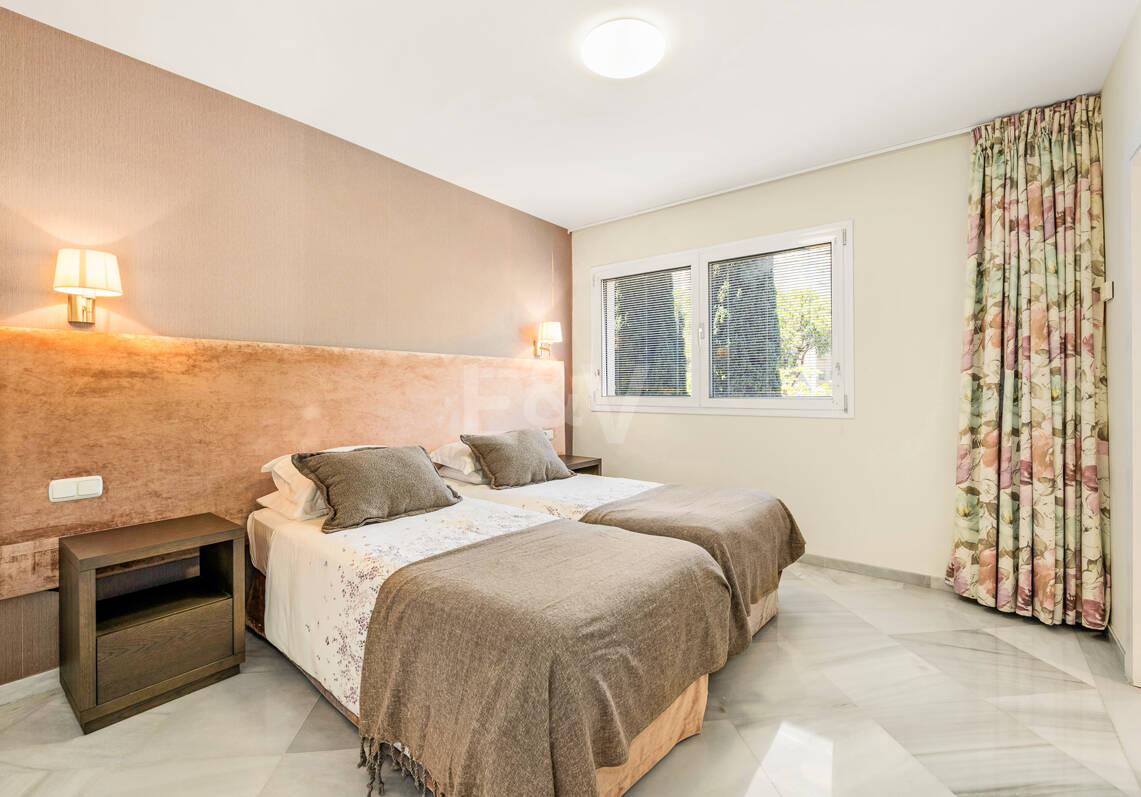 Precioso apartamento en esquina de 4 dormitorios en Don Gonzalo, Marbella