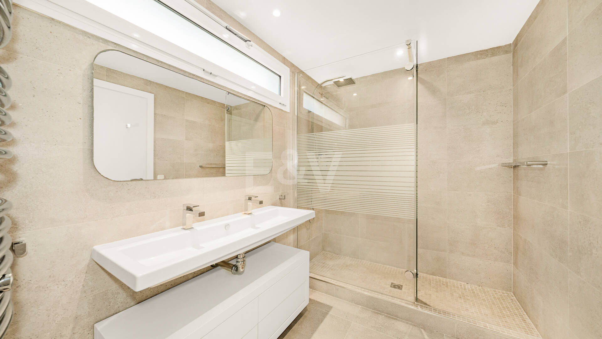 Precioso apartamento en esquina de 4 dormitorios en Don Gonzalo, Marbella