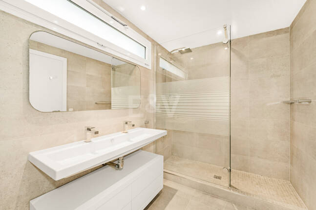 Precioso apartamento en esquina de 4 dormitorios en Don Gonzalo, Marbella