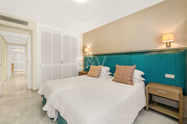 Precioso apartamento en esquina de 4 dormitorios en Don Gonzalo, Marbella