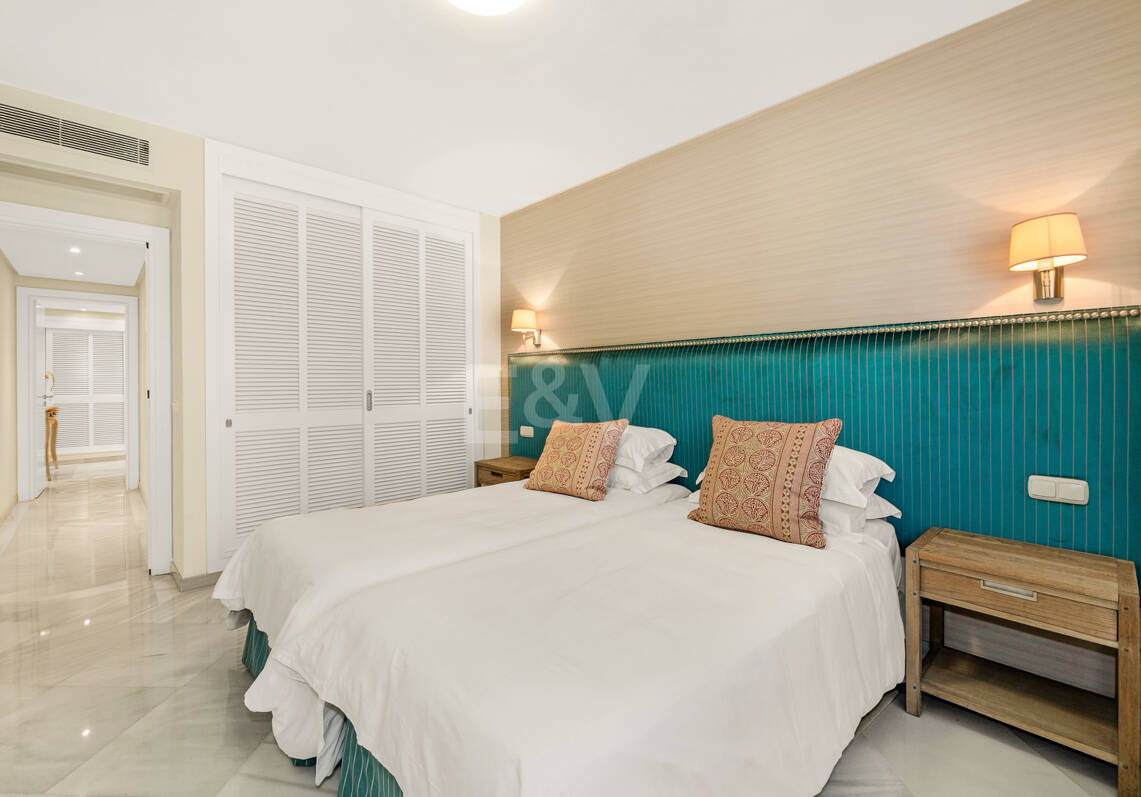 Precioso apartamento en esquina de 4 dormitorios en Don Gonzalo, Marbella
