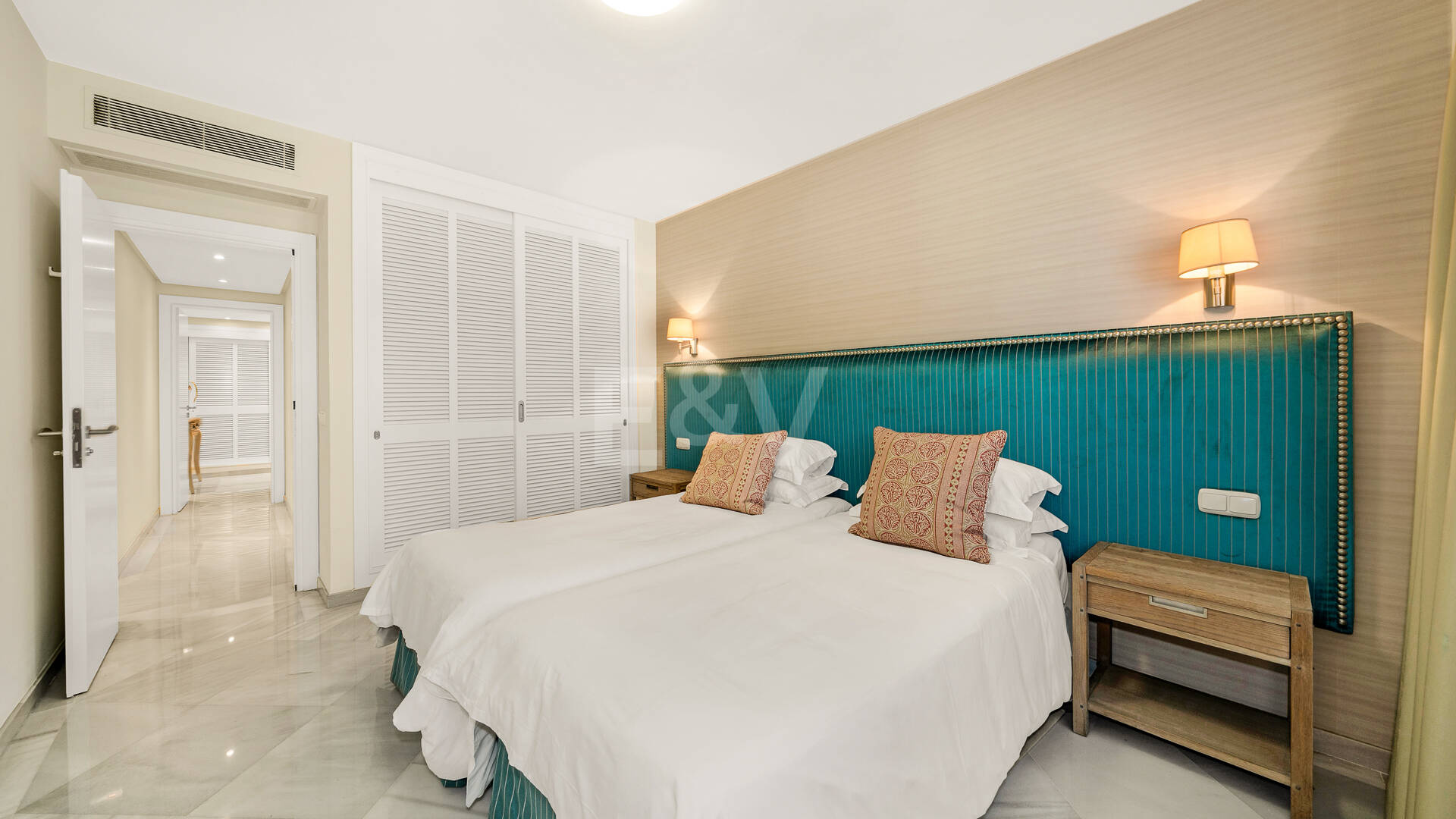 Precioso apartamento en esquina de 4 dormitorios en Don Gonzalo, Marbella