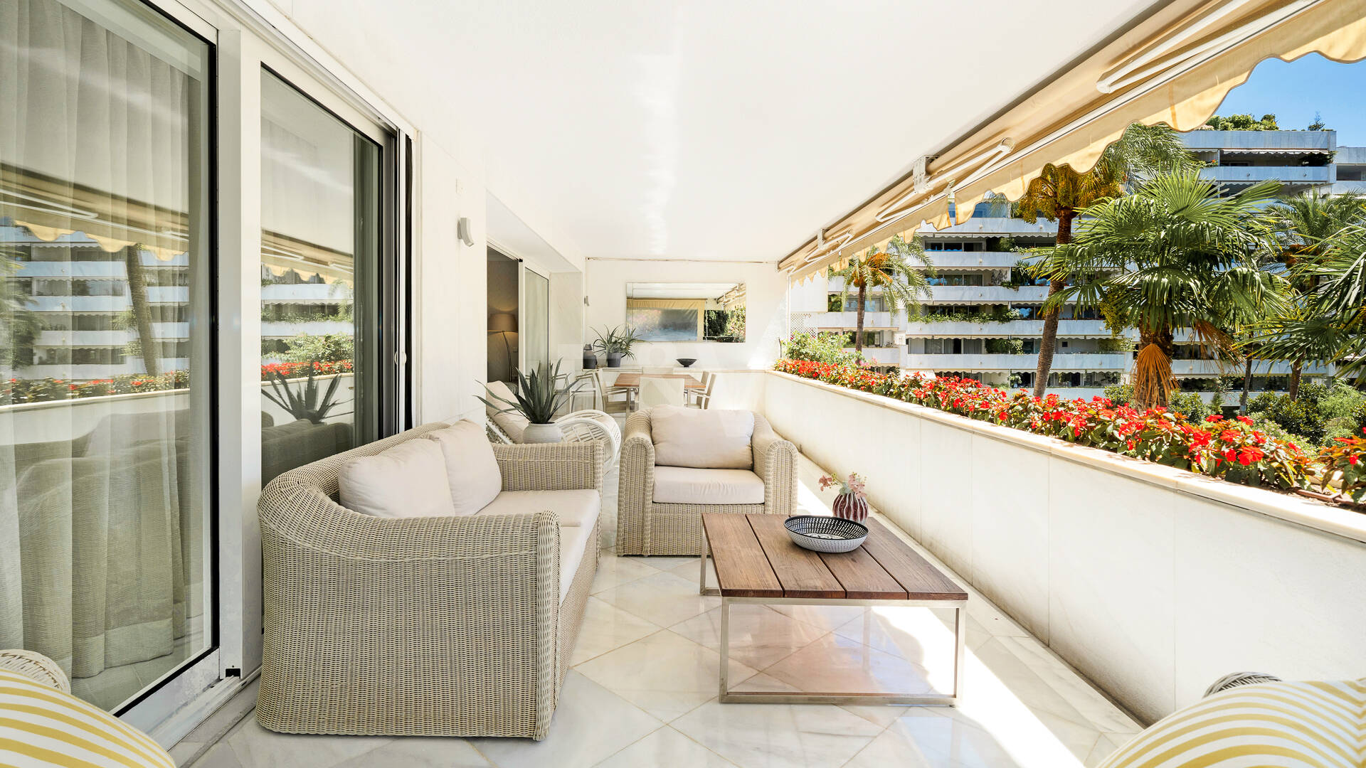 Precioso apartamento en esquina de 4 dormitorios en Don Gonzalo, Marbella