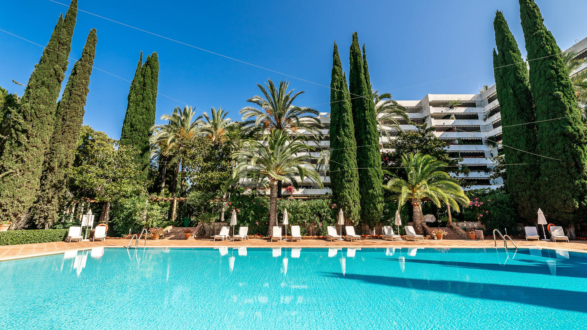 Precioso apartamento en esquina de 4 dormitorios en Don Gonzalo, Marbella