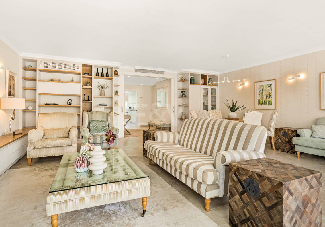 Precioso apartamento en esquina de 4 dormitorios en Don Gonzalo, Marbella