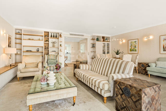 Precioso apartamento en esquina de 4 dormitorios en Don Gonzalo, Marbella