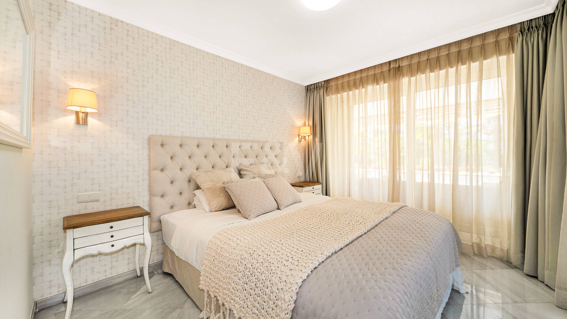 Precioso apartamento en esquina de 4 dormitorios en Don Gonzalo, Marbella