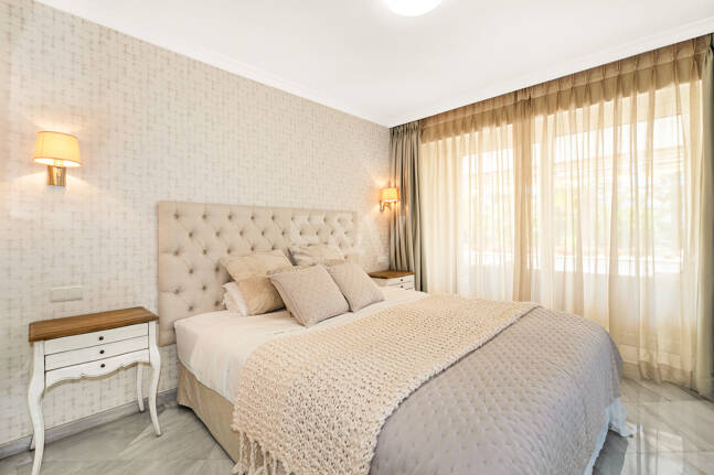 Precioso apartamento en esquina de 4 dormitorios en Don Gonzalo, Marbella