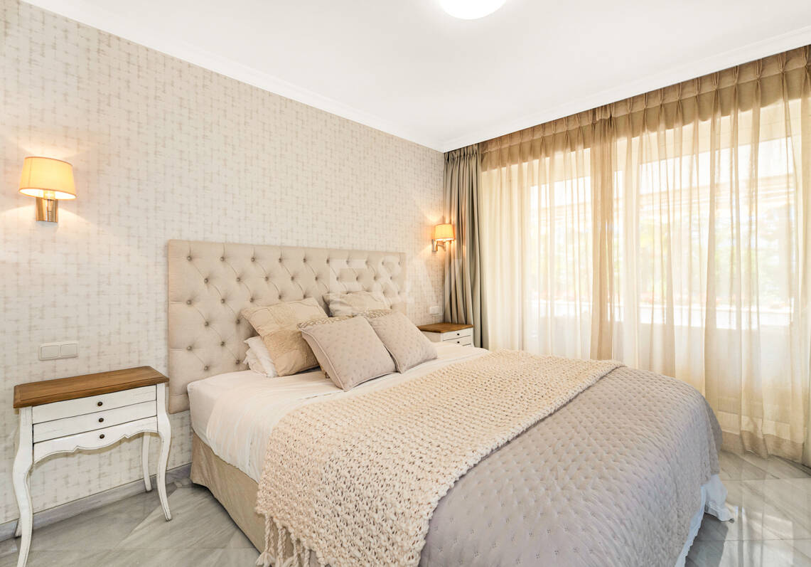 Precioso apartamento en esquina de 4 dormitorios en Don Gonzalo, Marbella