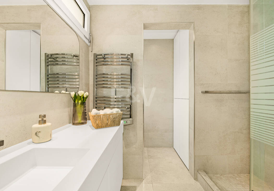 Precioso apartamento en esquina de 4 dormitorios en Don Gonzalo, Marbella