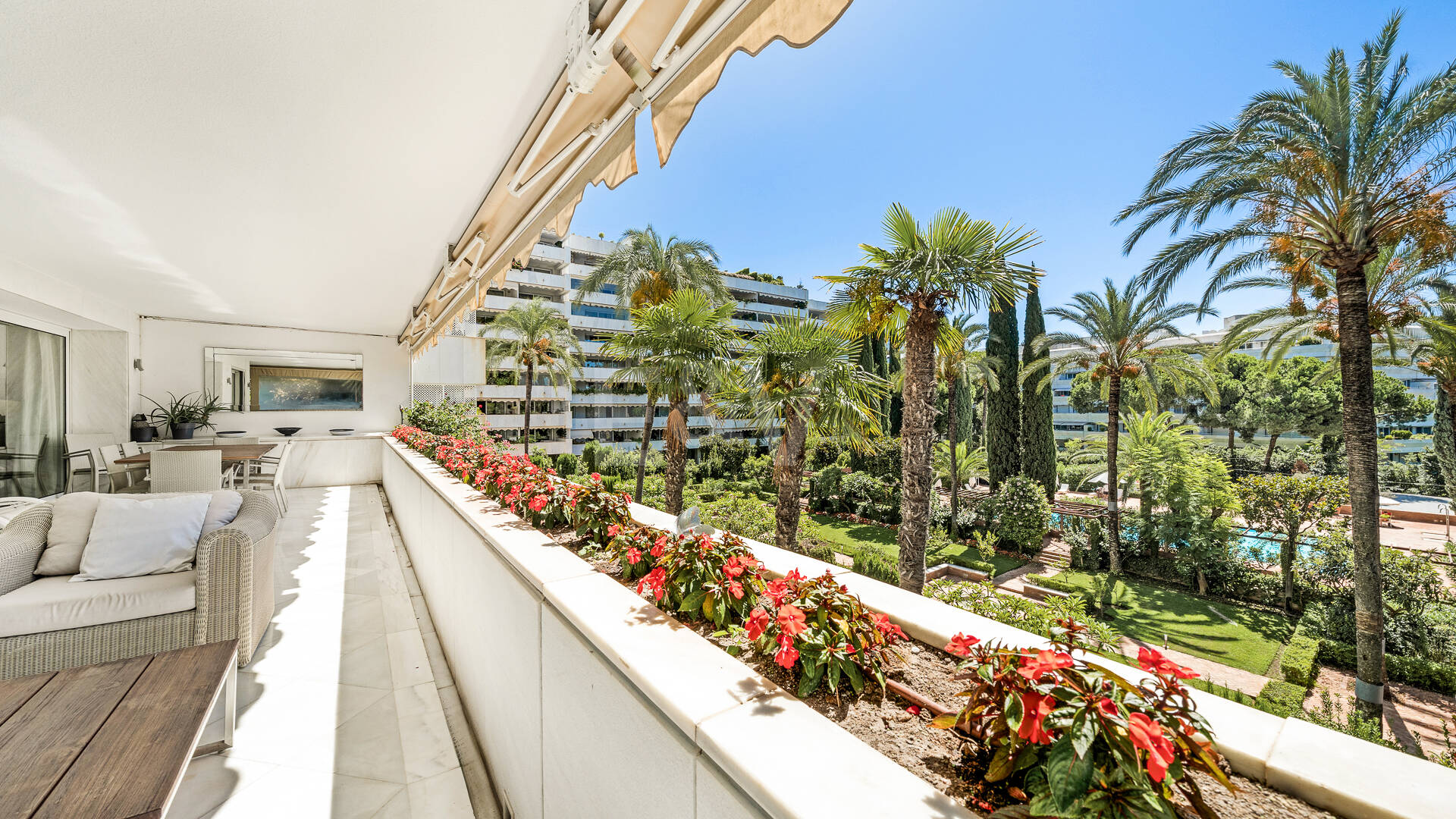 Precioso apartamento en esquina de 4 dormitorios en Don Gonzalo, Marbella