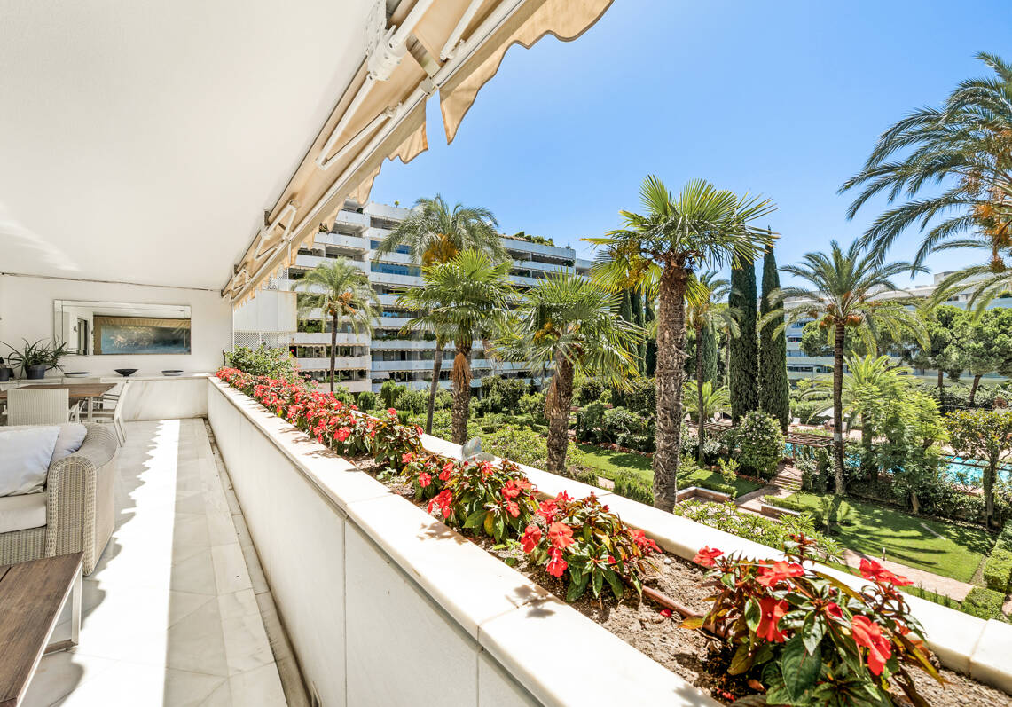 Precioso apartamento en esquina de 4 dormitorios en Don Gonzalo, Marbella