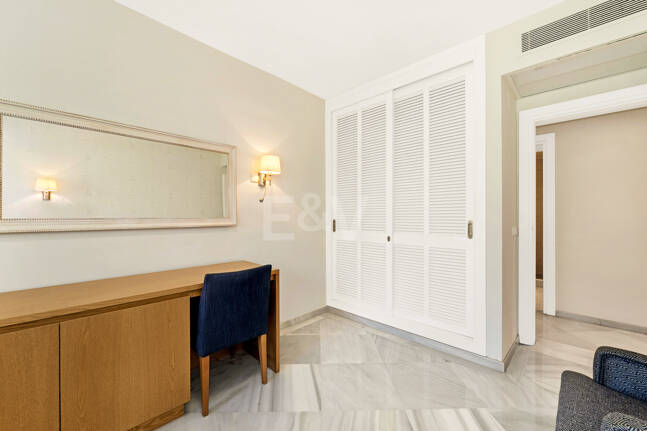 Precioso apartamento en esquina de 4 dormitorios en Don Gonzalo, Marbella
