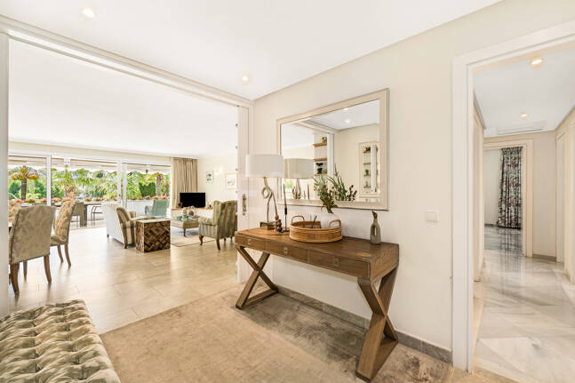 Precioso apartamento en esquina de 4 dormitorios en Don Gonzalo, Marbella