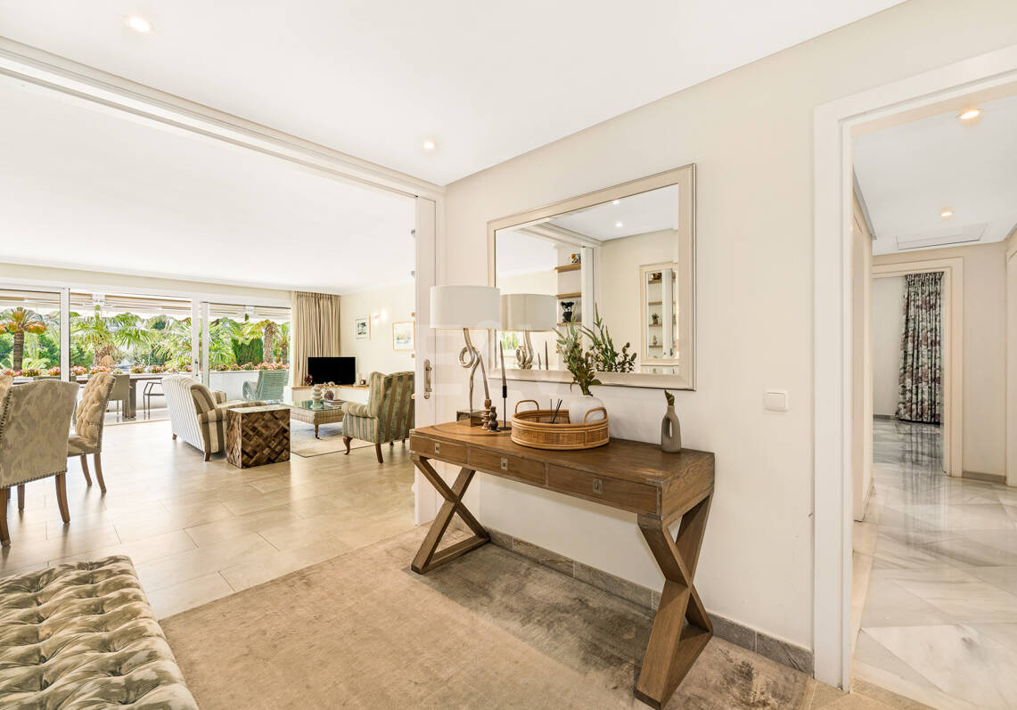 Precioso apartamento en esquina de 4 dormitorios en Don Gonzalo, Marbella