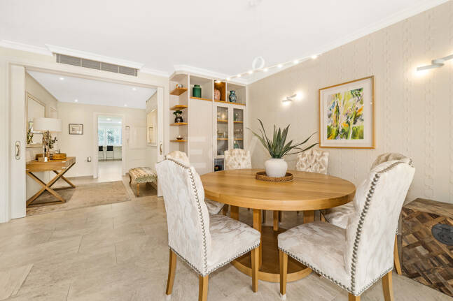 Precioso apartamento en esquina de 4 dormitorios en Don Gonzalo, Marbella