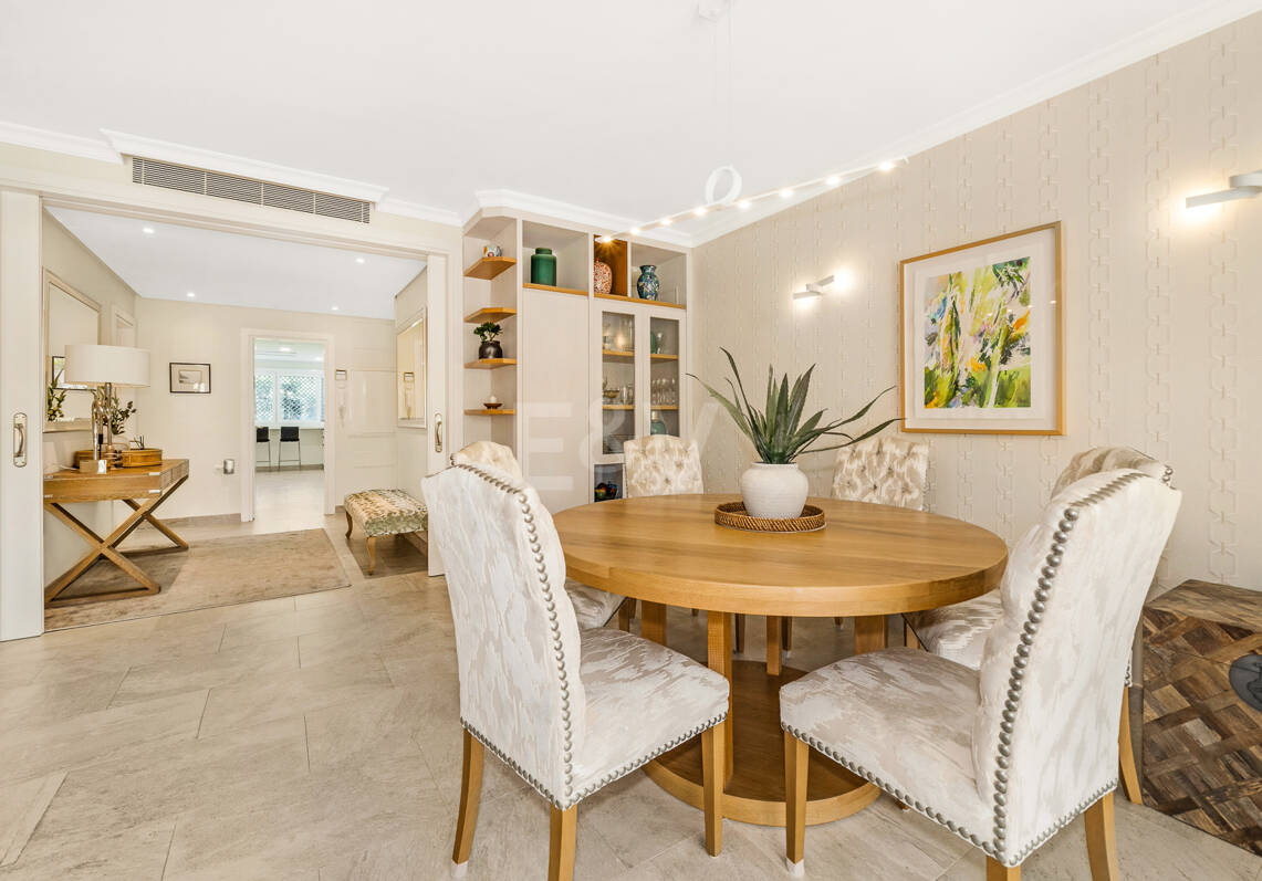 Precioso apartamento en esquina de 4 dormitorios en Don Gonzalo, Marbella