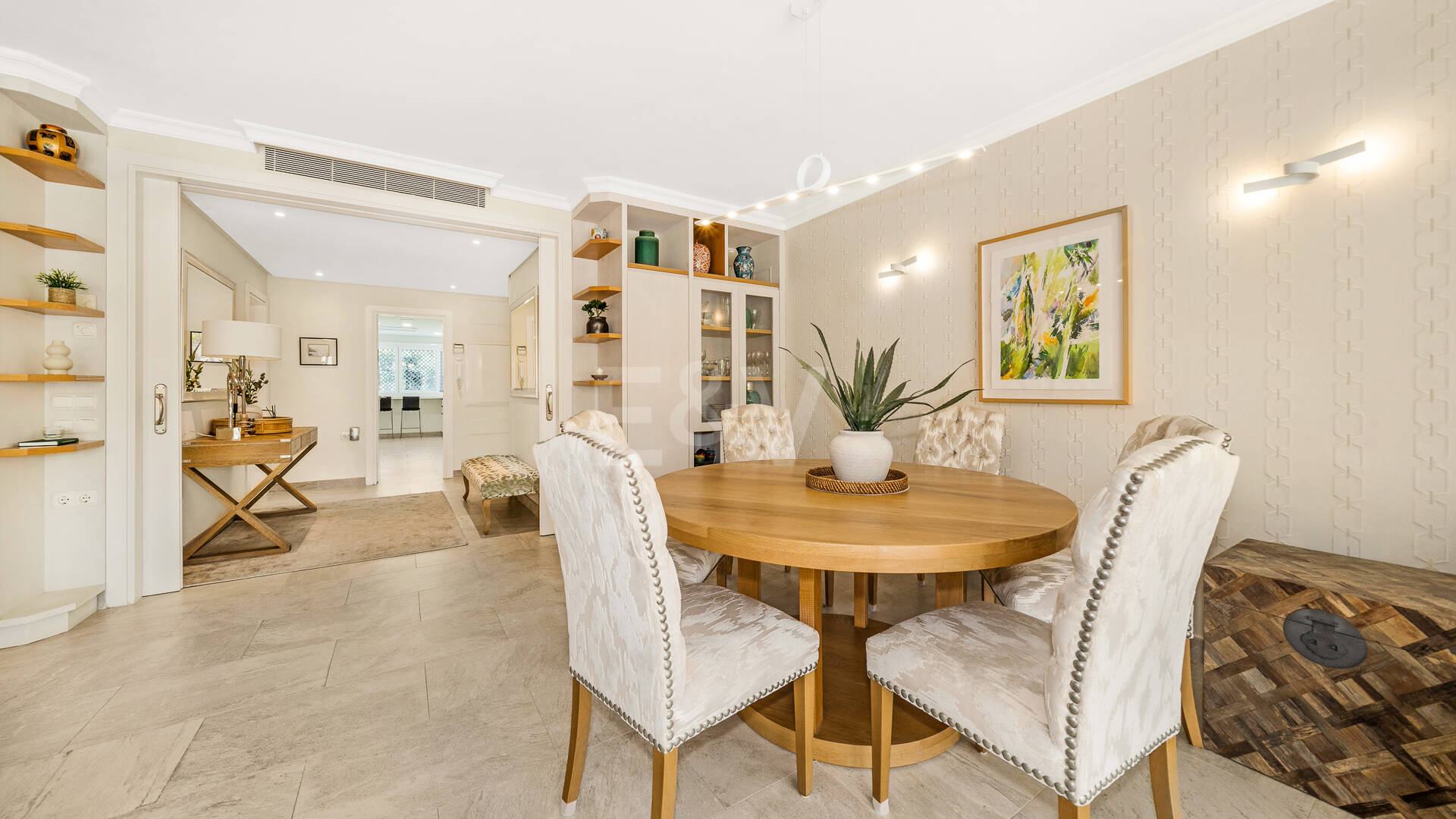 Precioso apartamento en esquina de 4 dormitorios en Don Gonzalo, Marbella