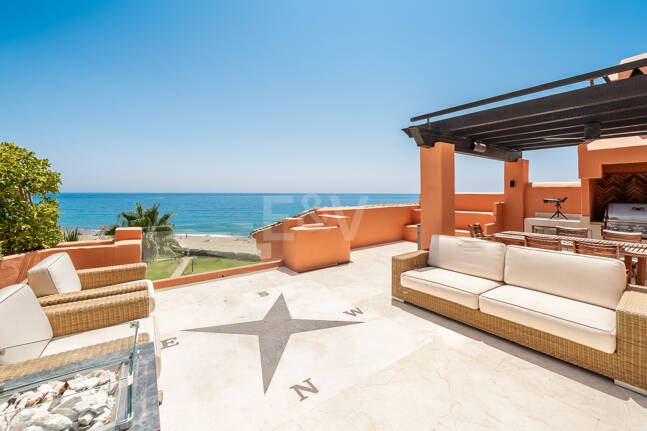 Duplex-Penthouse in erster Meereslinie in La Morera, Marbella Ost