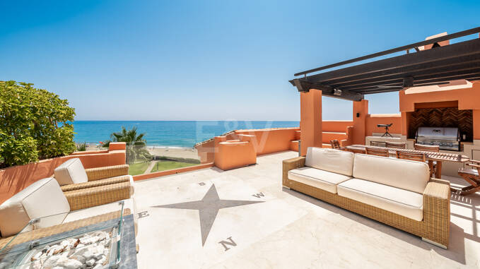Duplex-Penthouse in erster Meereslinie in La Morera, Marbella Ost