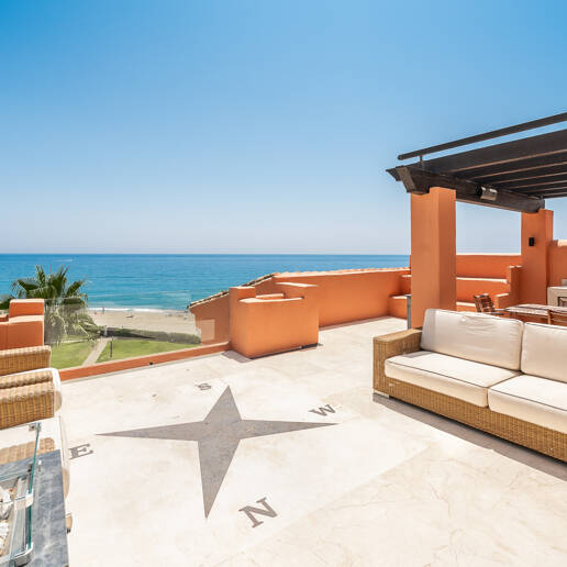 Duplex-Penthouse in erster Meereslinie in La Morera, Marbella Ost