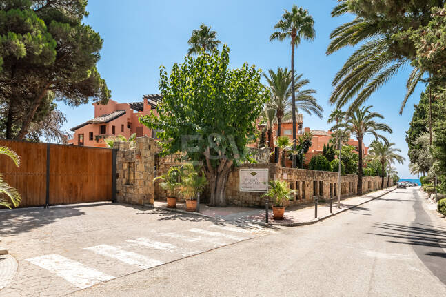 Duplex-Penthouse in erster Meereslinie in La Morera, Marbella Ost