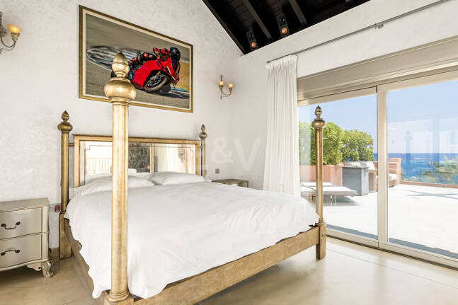 Duplex-Penthouse in erster Meereslinie in La Morera, Marbella Ost