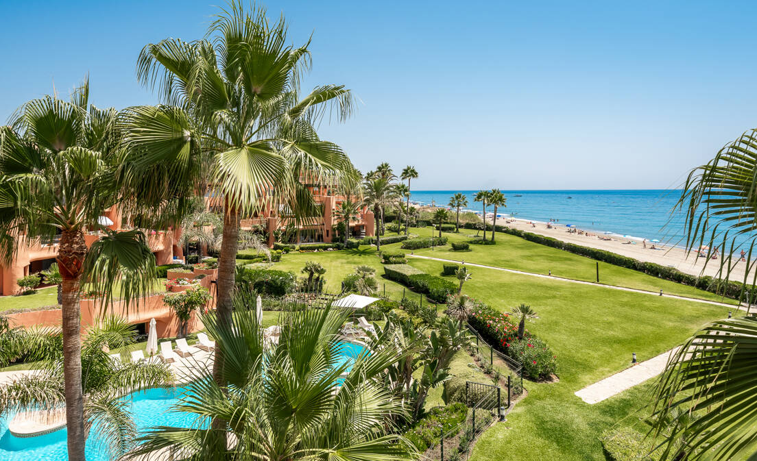 Seafront Duplex Penthouse in La Morera, Marbella East