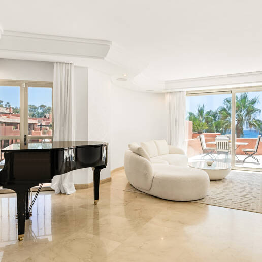 Duplex-Penthouse in erster Meereslinie in La Morera, Marbella Ost
