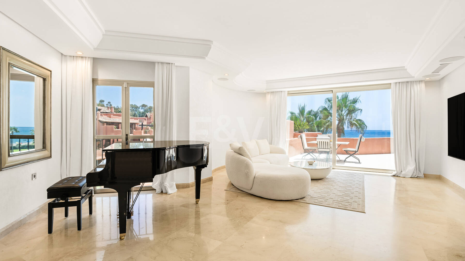 Duplex-Penthouse in erster Meereslinie in La Morera, Marbella Ost