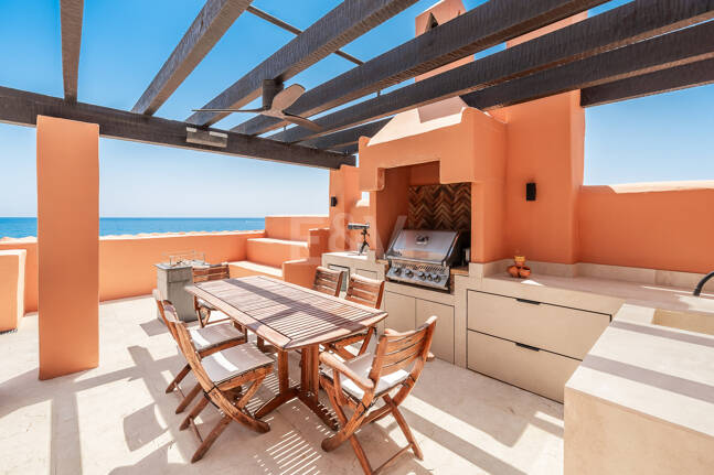Duplex-Penthouse in erster Meereslinie in La Morera, Marbella Ost