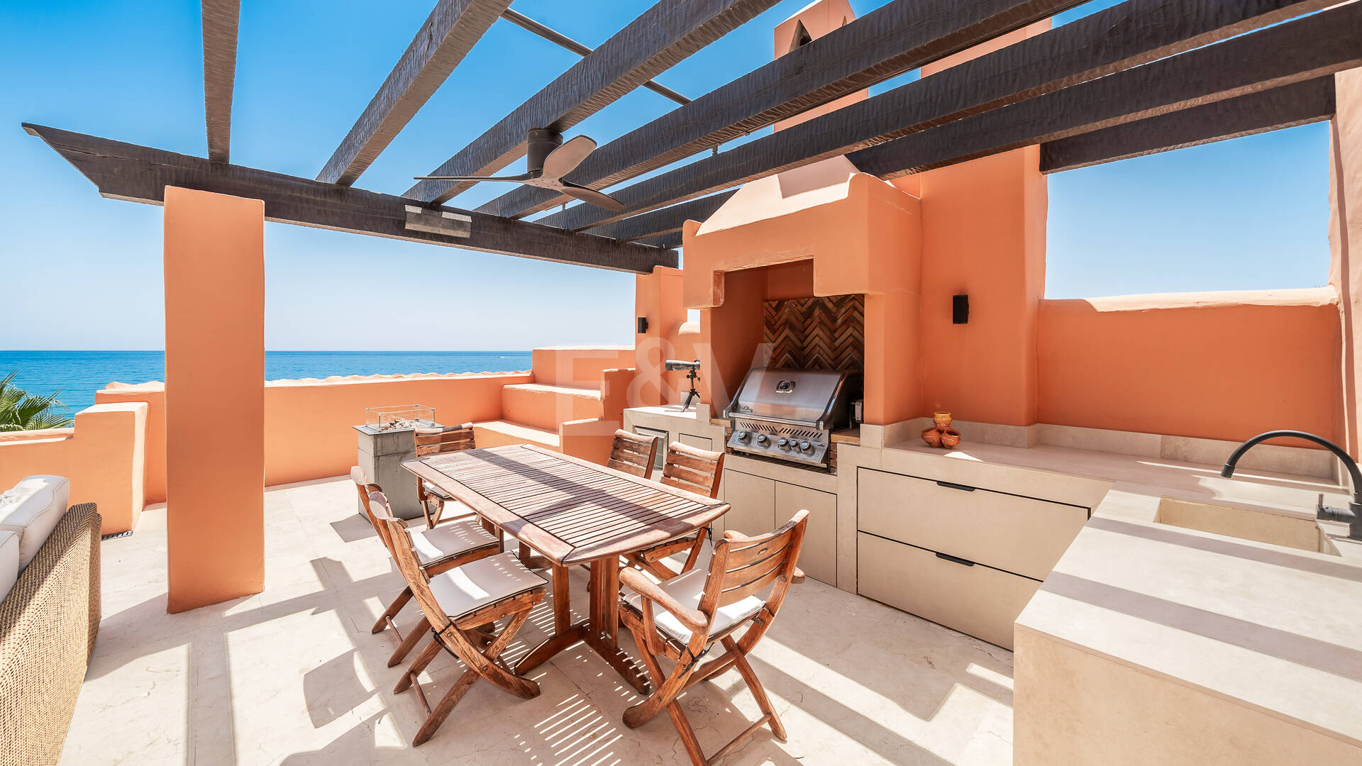 Duplex-Penthouse in erster Meereslinie in La Morera, Marbella Ost
