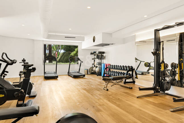 Duplex-Penthouse in erster Meereslinie in La Morera, Marbella Ost