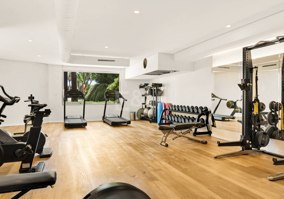 Duplex-Penthouse in erster Meereslinie in La Morera, Marbella Ost