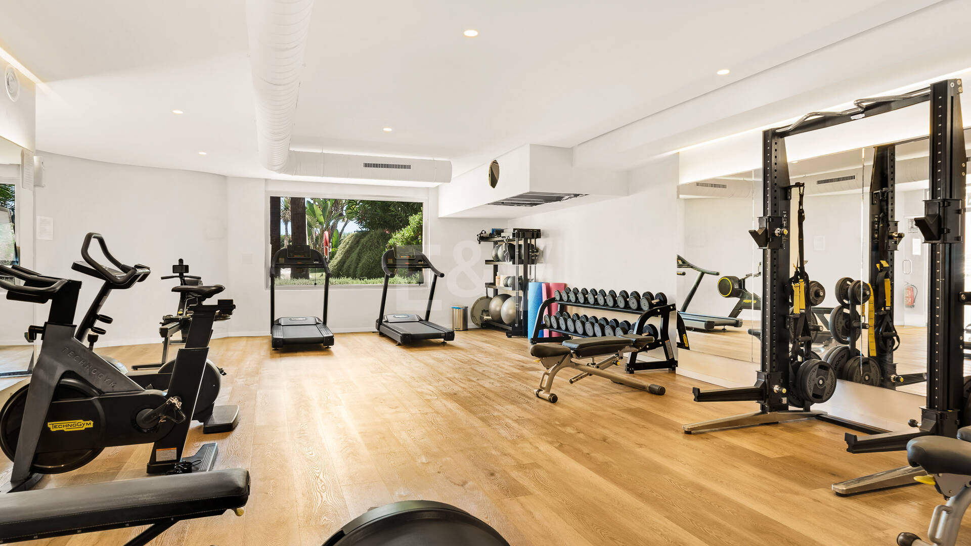 Duplex-Penthouse in erster Meereslinie in La Morera, Marbella Ost