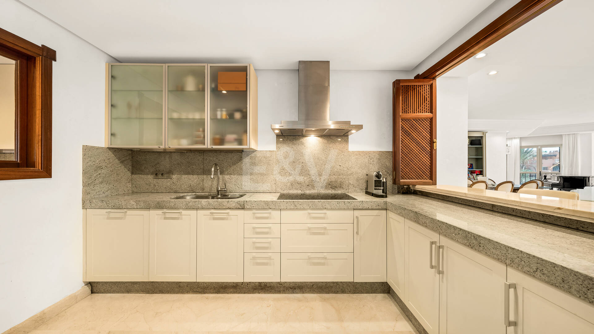 Duplex-Penthouse in erster Meereslinie in La Morera, Marbella Ost